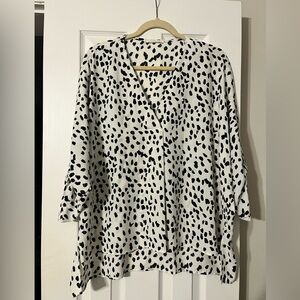 Entro Black and White 3/4 Sleeve Boxy Blouse